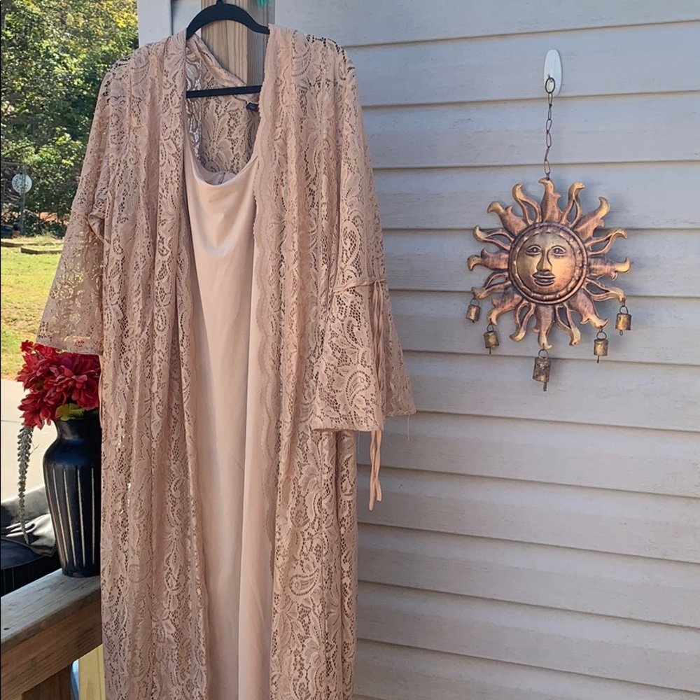 This elegant dress is fully lined and stunning!